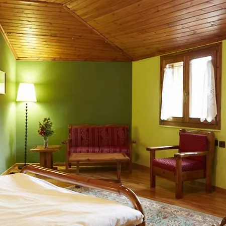 To Balkoni Tis Agorianis