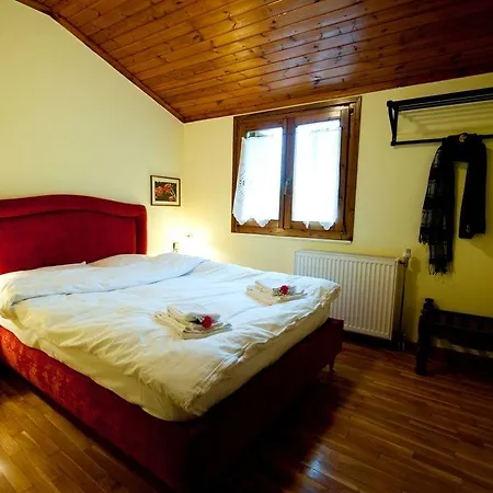 To Balkoni Tis Agorianis 2*
