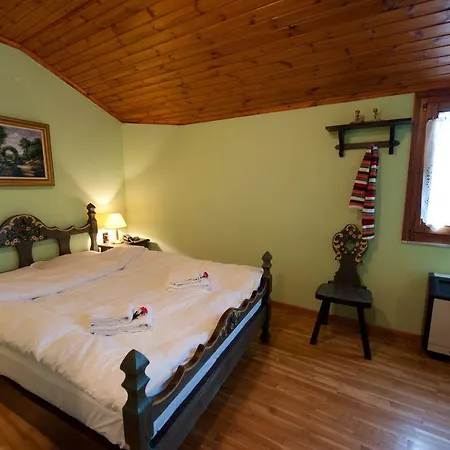 To Balkoni Tis Agorianis 2* Eptálofos