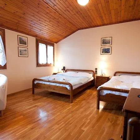 To Balkoni Tis Agorianis 2* Eptálofos