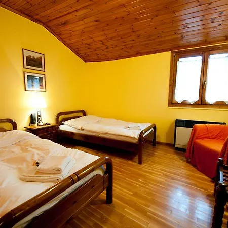 To Balkoni Tis Agorianis