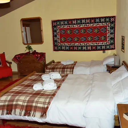 To Balkoni Tis Agorianis