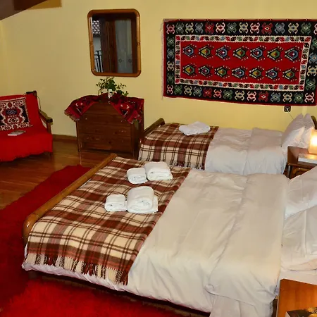 To Balkoni Tis Agorianis