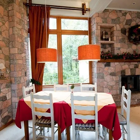 To Balkoni Tis Agorianis 2* Eptálofos