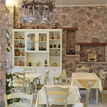 فندق To Balkoni Tis Agorianis 2*