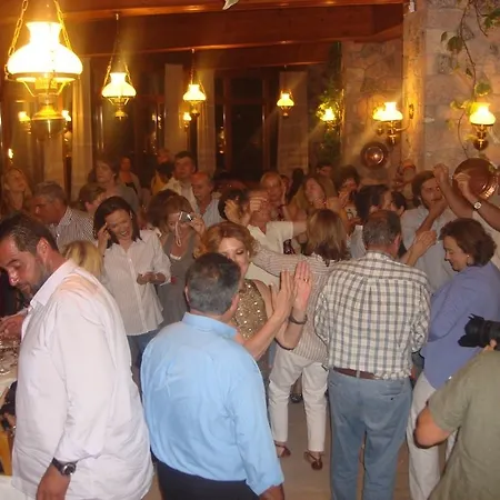 To Balkoni Tis Agorianis