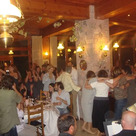 To Balkoni Tis Agorianis Eptálofos