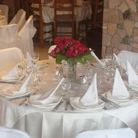 To Balkoni Tis Agorianis Eptálofos