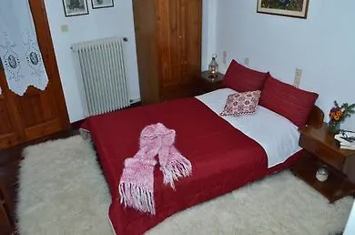 To Balkoni Tis Agorianis Eptálofos