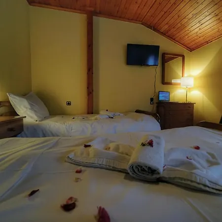 To Balkoni Tis Agorianis 2*