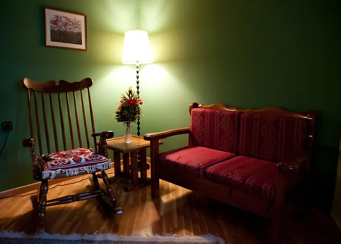 To Balkoni Tis Agorianis