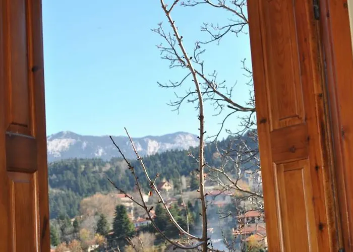 To Balkoni Tis Agorianis 2*