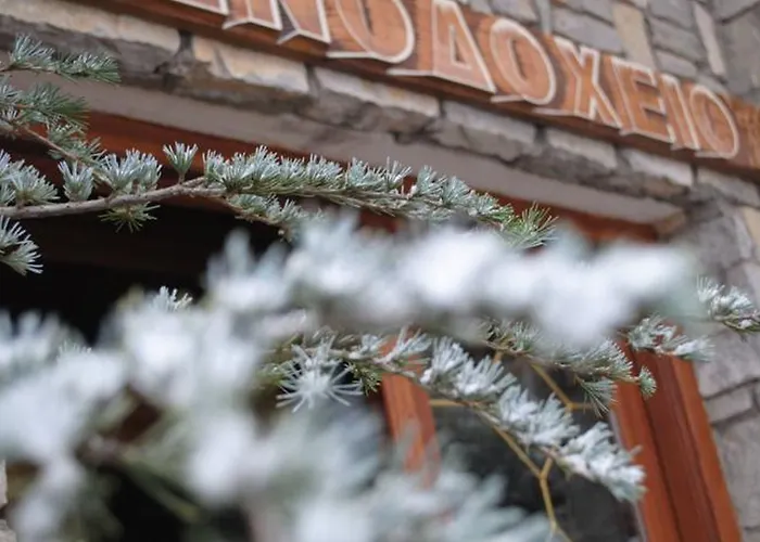 To Balkoni Tis Agorianis 2*