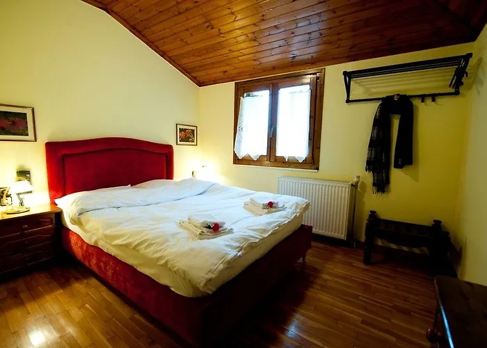 To Balkoni Tis Agorianis 2*