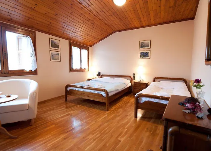 To Balkoni Tis Agorianis 2* Eptálofos