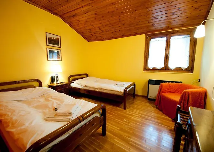 To Balkoni Tis Agorianis