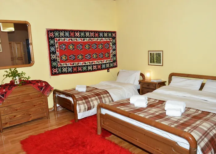 To Balkoni Tis Agorianis Eptálofos