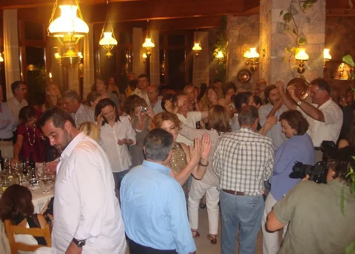 To Balkoni Tis Agorianis