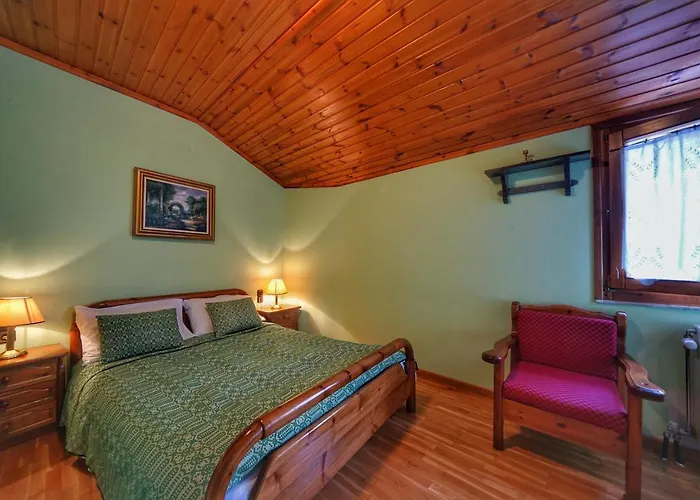 To Balkoni Tis Agorianis Eptálofos