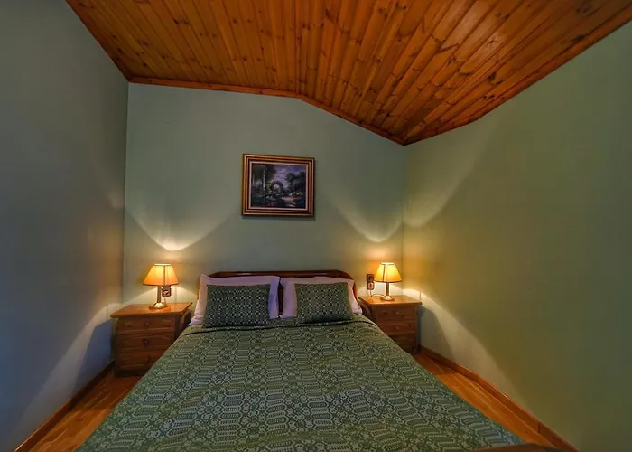 To Balkoni Tis Agorianis